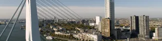 Installatie van natuursteen gevel met achterconstructie door Van Stokkum
