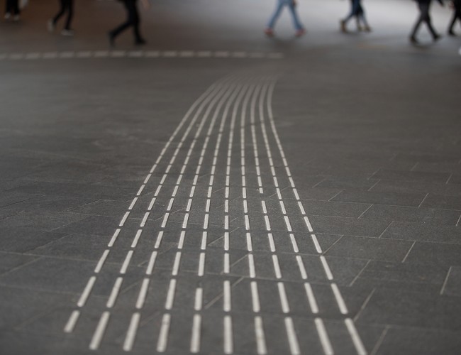 Stations vloeren met nobben en ribbels voor slechtzienden