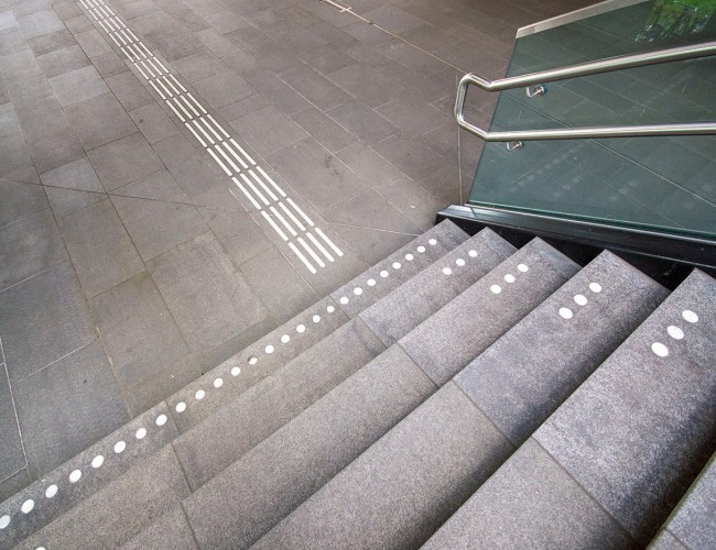 Natuursteen trappen voor stations