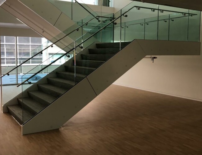 Trappen en Vloeren van Natuursteen