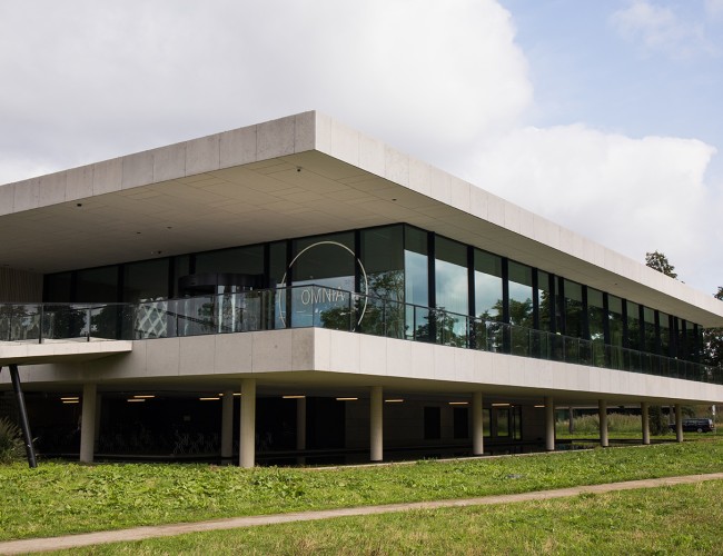 Overstek en plafonds van natuursteen
