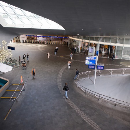 Natuursteen voor stations