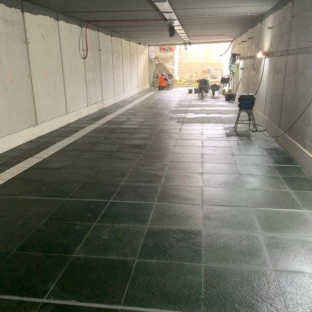 Natuursteenprojecten voor Stations door Van Stokkum